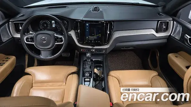 Volvo XC60 2019 — ფოტო 9/20