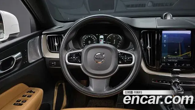 Volvo XC60 2019 — ფოტო 20/20