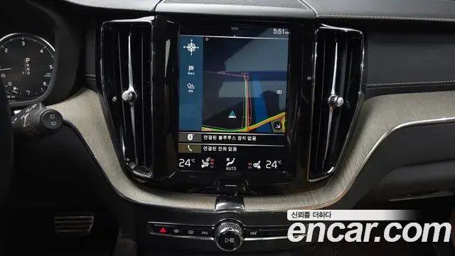 Volvo XC60 2019 — ფოტო 11/20