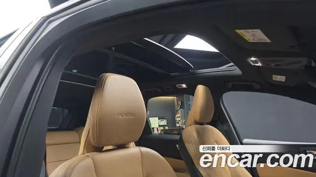 Volvo XC60 2019 — ფოტო 18/20