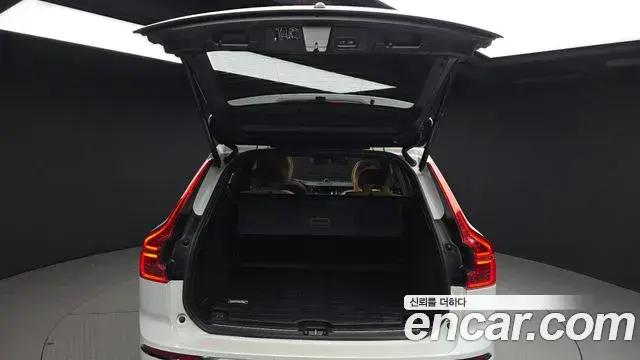 Volvo XC60 2019 — ფოტო 2/20