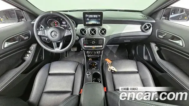 Mercedes-Benz GLA-Class 2019 — Photo 8/20