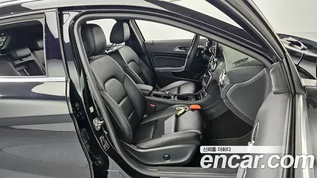 Mercedes-Benz GLA-Class 2019 — Photo 9/20