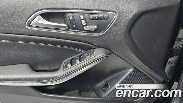 Mercedes-Benz GLA-Class 2019 — Photo 16/20