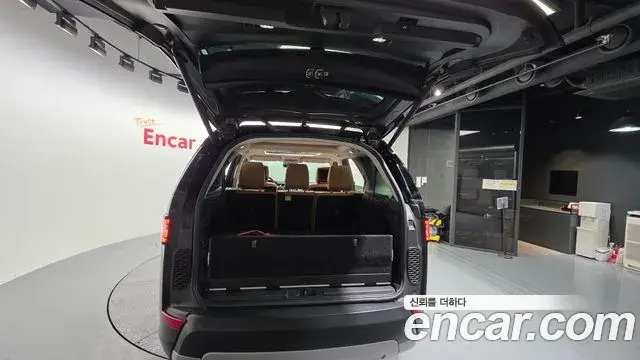 Land Rover Discovery 5 2018 — Photo 16/20