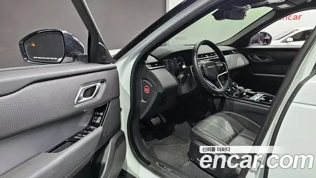 Land Rover Range Rover Velar 2023 — Фото 10/20