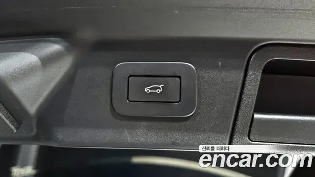 Land Rover Range Rover Velar 2023 — Фото 17/20