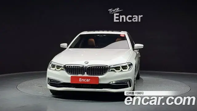 BMW 5 Series 2018 — ფოტო 10/20
