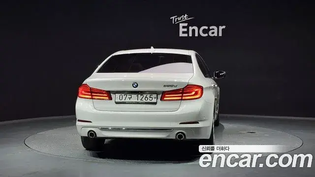 BMW 5 Series 2018 — ფოტო 12/20