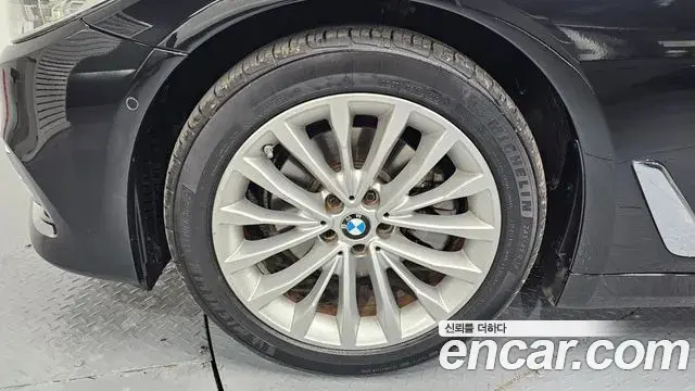 BMW 5 Series 2018 — Photo 15/20
