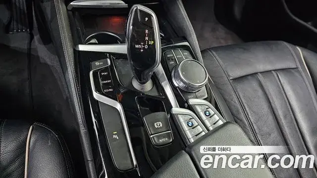 BMW 5 Series 2018 — Photo 12/20