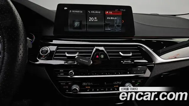 BMW 5 Series 2018 — Photo 9/20