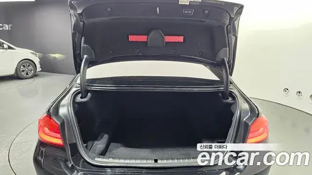 BMW 5 Series 2018 — Photo 20/20