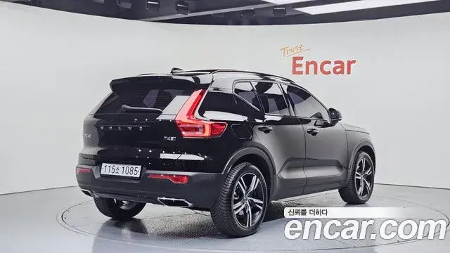 Volvo XC40 2020 — Şəkil 19/20