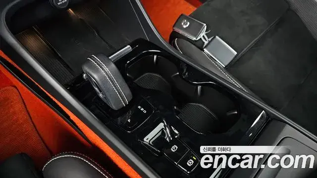 Volvo XC40 2020 — Şəkil 17/20