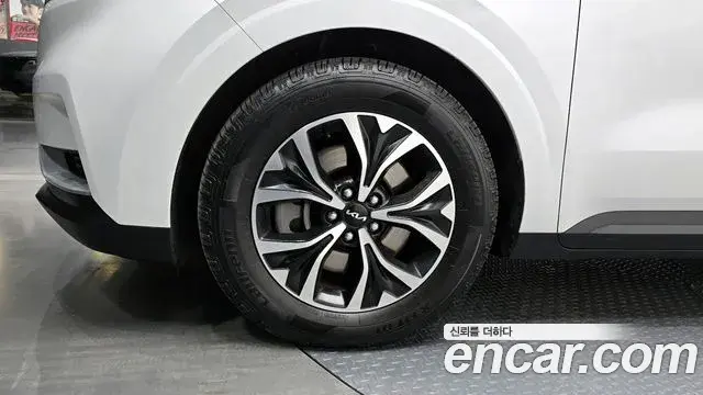 Kia Carnival 2022 — Фото 5/20