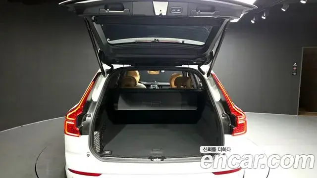 Volvo XC60 2024 — Şəkil 13/20