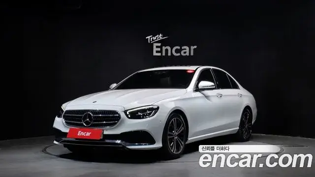 Mercedes-Benz E-Class 2021 — Photo 1/20