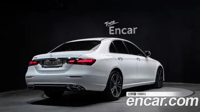 Mercedes-Benz E-Class 2021 — Photo 17/20
