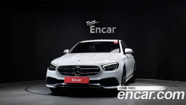 Mercedes-Benz E-Class 2021 — Photo 9/20