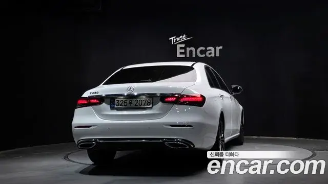 Mercedes-Benz E-Class 2021 — Photo 15/20