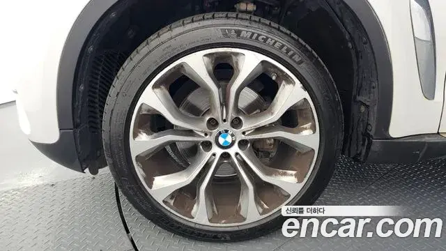 BMW X6 2018 — ფოტო 16/20