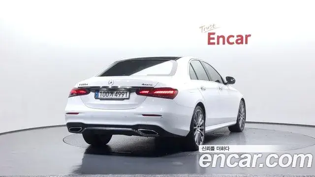 Mercedes-Benz E-Class 2021 — Photo 5/20