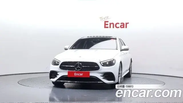 Mercedes-Benz E-Class 2021 — Photo 8/20