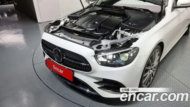 Mercedes-Benz E-Class 2021 — Photo 14/20
