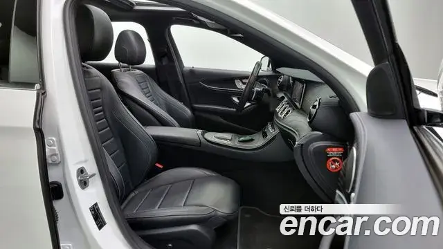 Mercedes-Benz E-Class 2021 — Photo 11/20