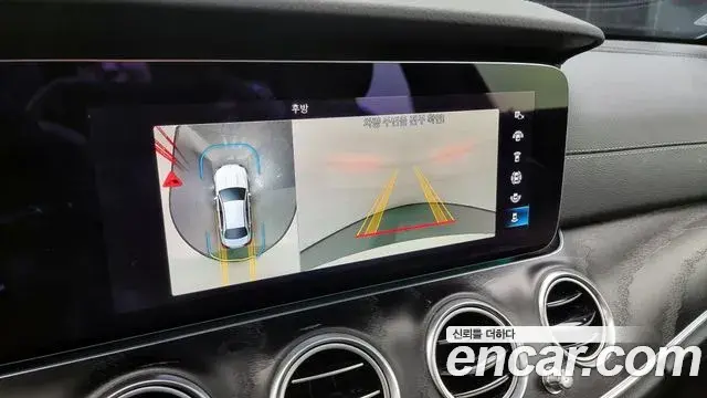 Mercedes-Benz E-Class 2021 — Photo 1/20