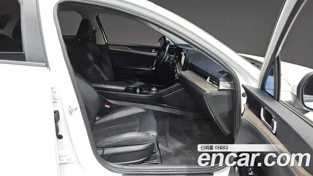 Kia K5 2021 — Şəkil 10/20