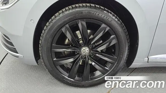 Volkswagen Arteon 2018 — Şəkil 11/20