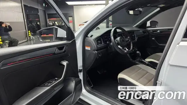 Volkswagen T-Roc 2021 — Şəkil 13/20