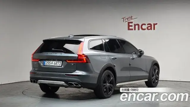 Volvo V60 Cross Country 2020 — ფოტო 18/20