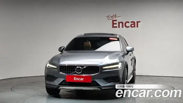 Volvo V60 Cross Country 2020 — ფოტო 6/20