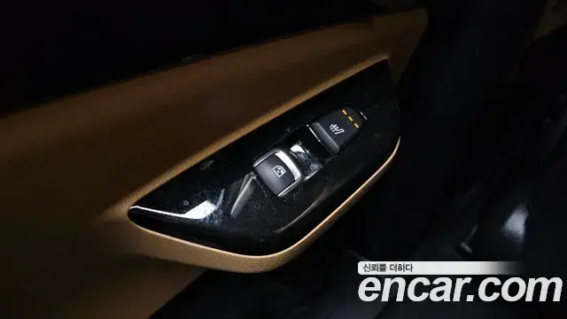 Kia Carnival 2022 — Фото 19/20