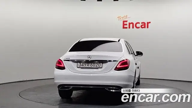 Mercedes-Benz C-Class 2020 — Photo 12/20