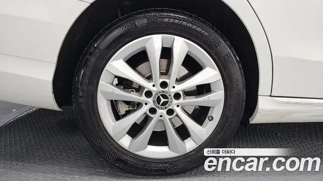 Mercedes-Benz C-Class 2020 — Photo 4/20