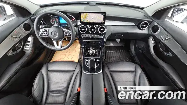 Mercedes-Benz C-Class 2020 — Photo 2/20