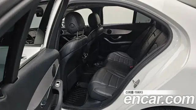 Mercedes-Benz C-Class 2020 — Photo 10/20