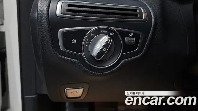 Mercedes-Benz C-Class 2020 — Photo 15/20