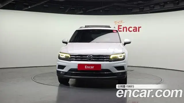 Volkswagen Tiguan 2020 — ფოტო 5/20