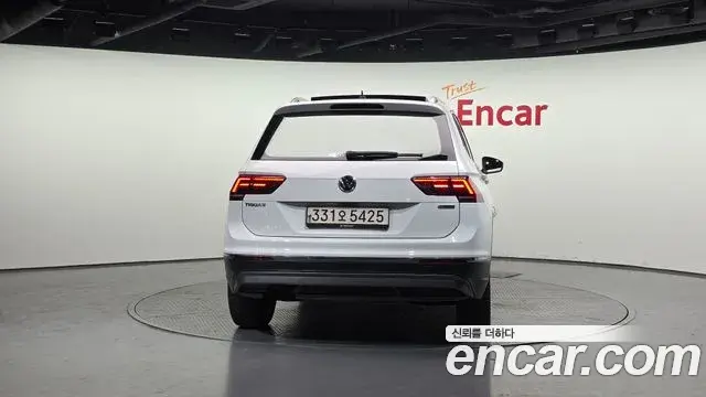 Volkswagen Tiguan 2020 — ფოტო 18/20