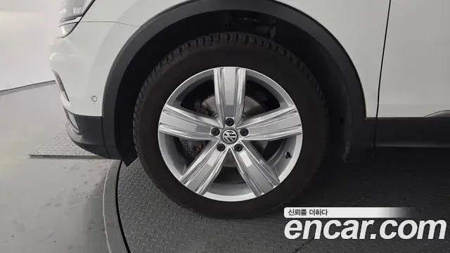 Volkswagen Tiguan 2020 — ფოტო 10/20