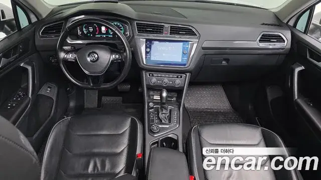 Volkswagen Tiguan 2020 — ფოტო 13/20
