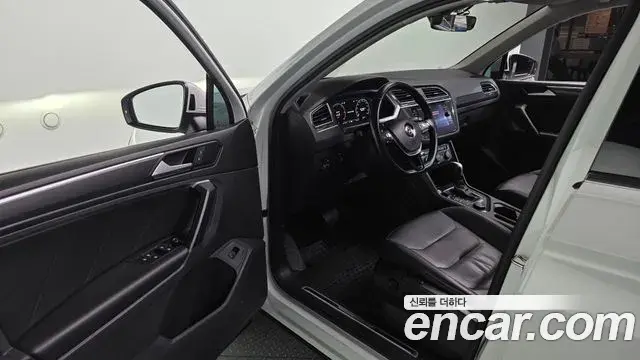 Volkswagen Tiguan 2020 — ფოტო 6/20