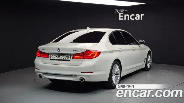 BMW 5 Series 2020 — ფოტო 2/20