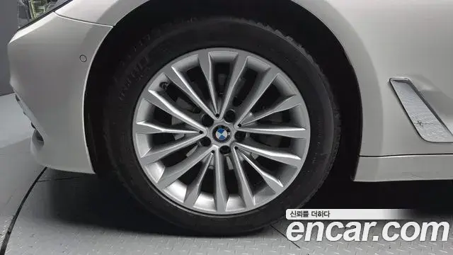 BMW 5 Series 2020 — ფოტო 17/20