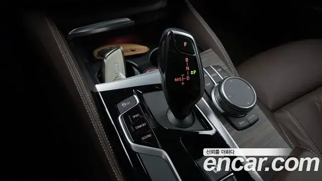 BMW 5 Series 2020 — ფოტო 15/20